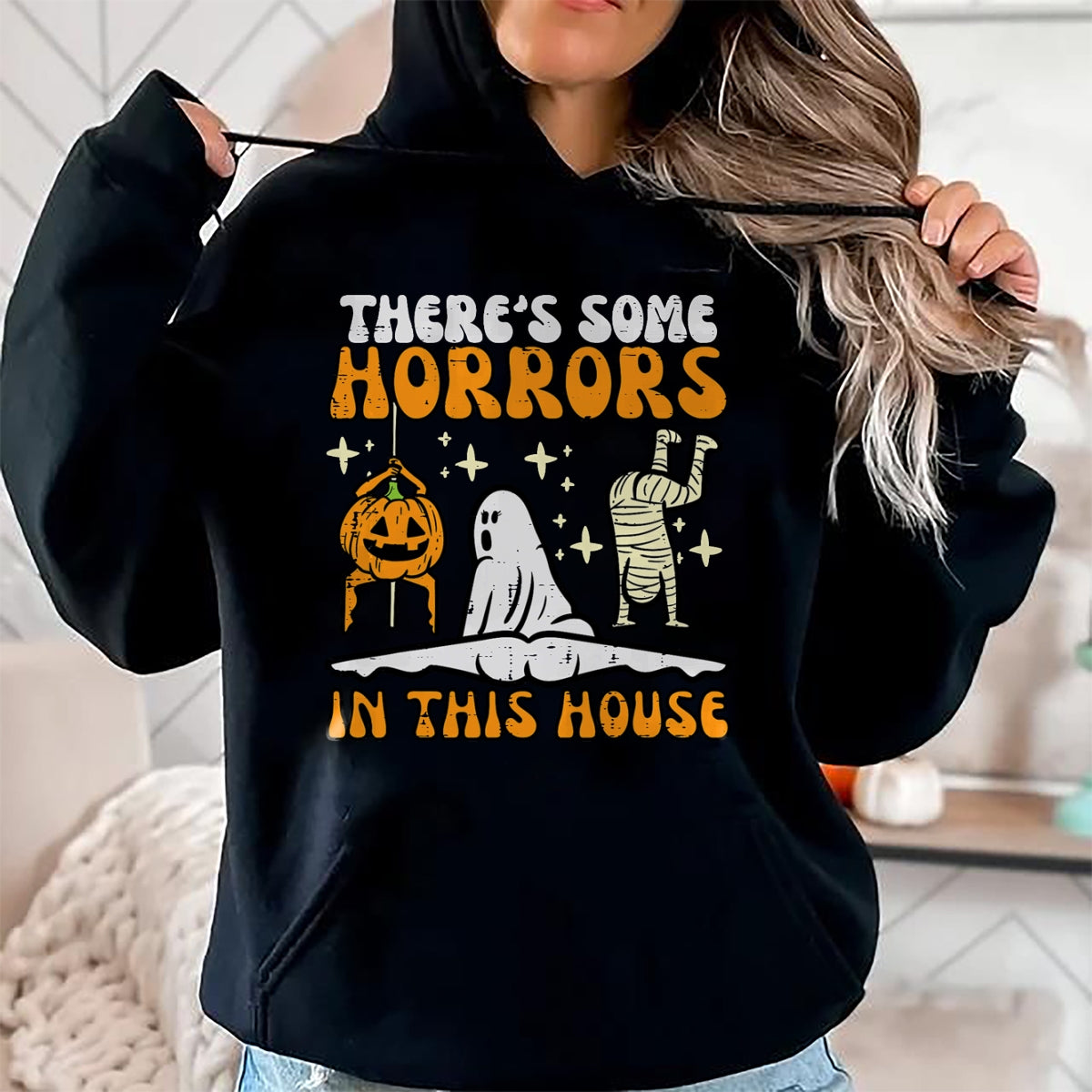 There's Some Horrors In This House Funny Halloween Men Women T-Shirt - Halloween Unisex T-Shirt/Hoodie - NGHL00