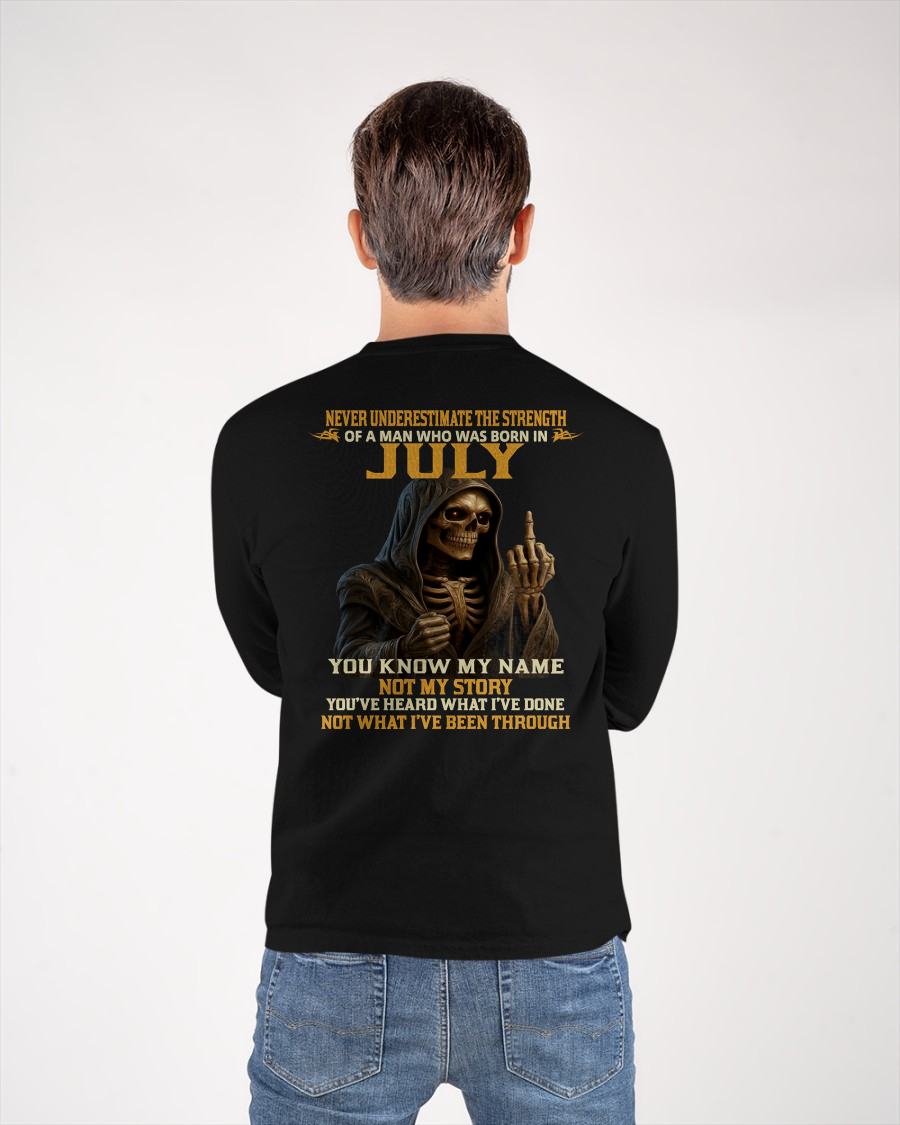 JULY - NEVER UNDERESTIMATE - BIRTHDAY T-SHIRT FOR MEN - NGHL07 (SKU26T-01-06-07)