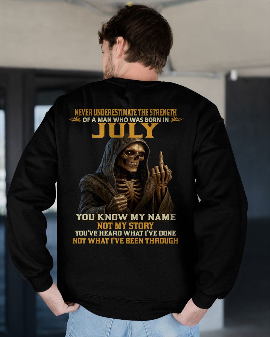 JULY - NEVER UNDERESTIMATE - BIRTHDAY T-SHIRT FOR MEN - NGHL07 (SKU26T-01-06-07)
