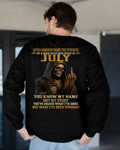 JULY - NEVER UNDERESTIMATE - BIRTHDAY T-SHIRT FOR MEN - NGHL07 (SKU26T-01-06-07)